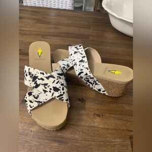 Ladies Sz 8 cow print wedge
